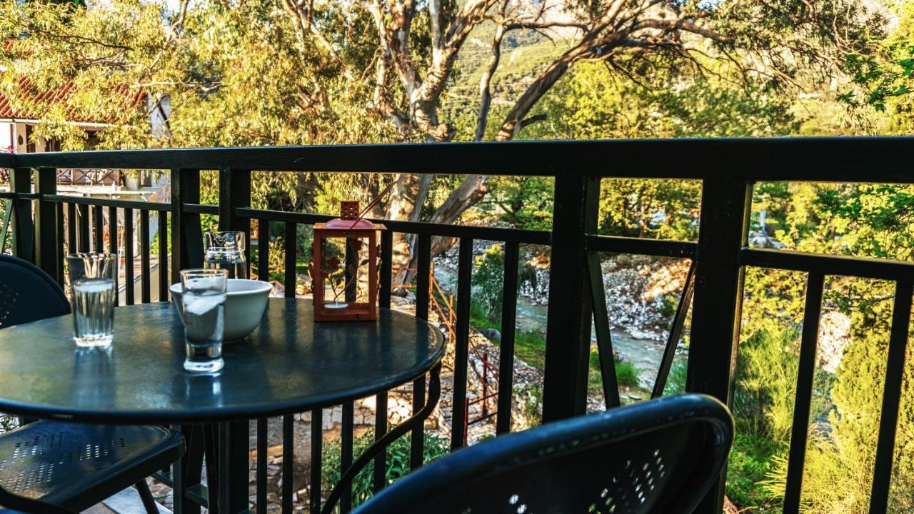Steinturm Mit Dach-Terrasse Zwischen Fluss, Meer Und Gebirge- Spiti Pirgos Paralia Sergoulas 외부 사진